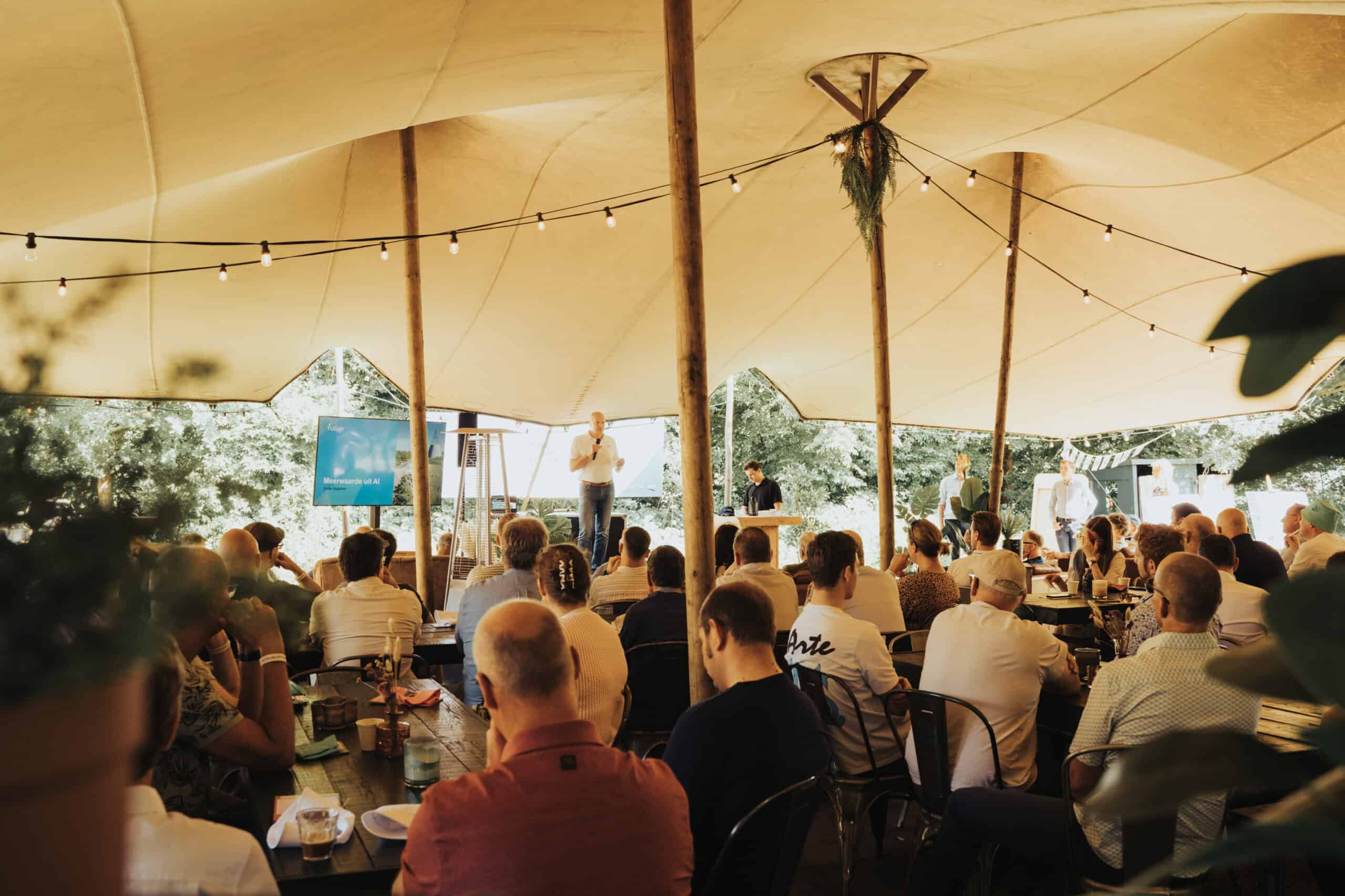 Prijsuitreiking in de festivaltent op Landgoed Energy Up